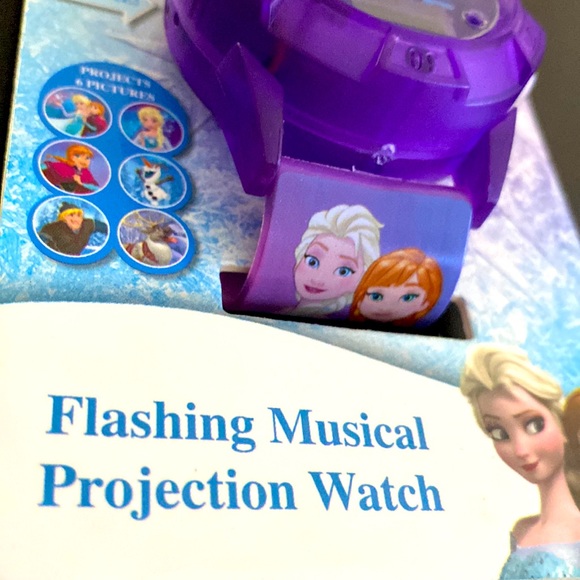 NWT Frozen Disney Flashing Light & Sound FX Projection LCD Watch - Picture 2 of 6